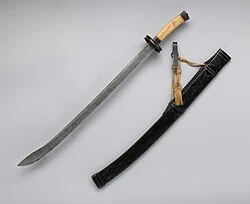 Chinese dao saber with curved blade and brass guard